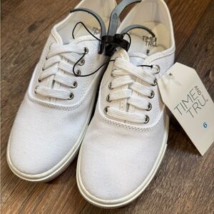 Time and Tru Men's White Lace-Up Sneakers NWT
